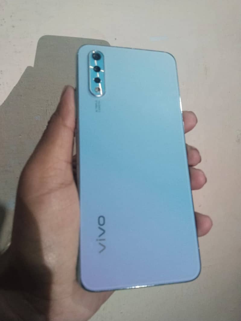 Vivo S1 8/256 with charger 10/10 condition for urgent sale 13