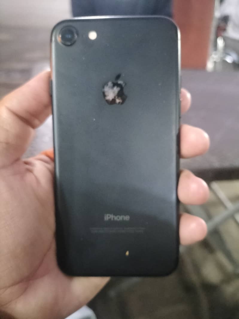 Apple iPhone 7 0