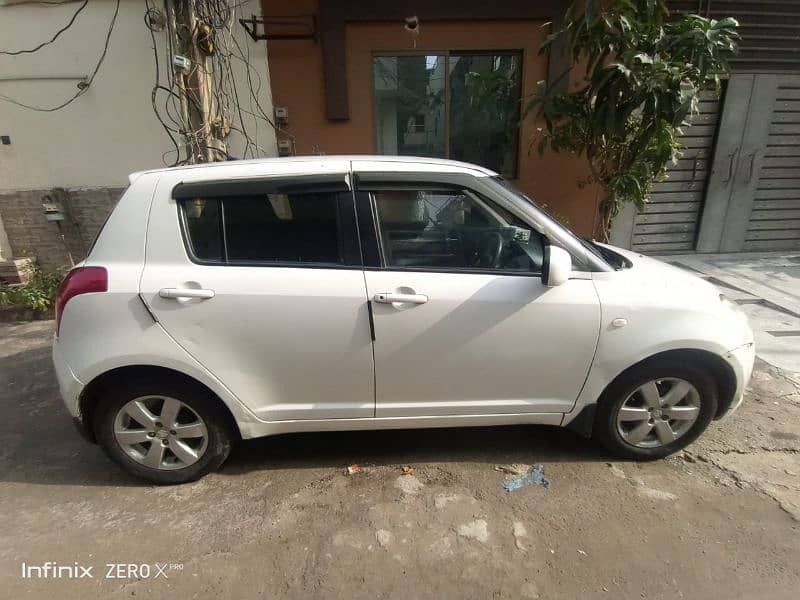 Suzuki Swift DLX 2015 3