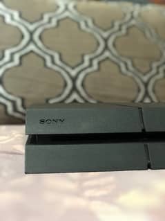 PS4 ( 500 GB ) with 2 dualshock wireless controllers