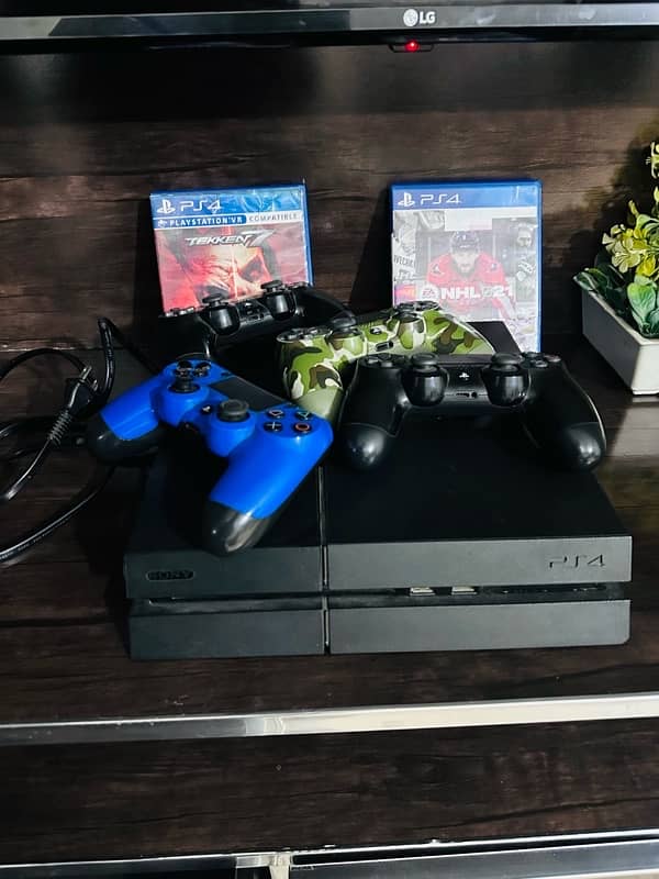 PS4 fat edition with controllers and games 1