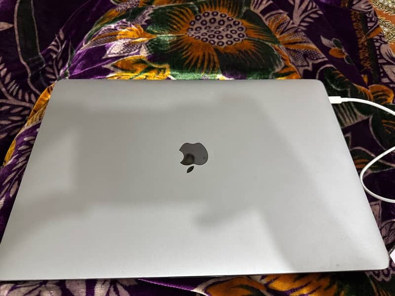 Macbook pro 2017 15” 0