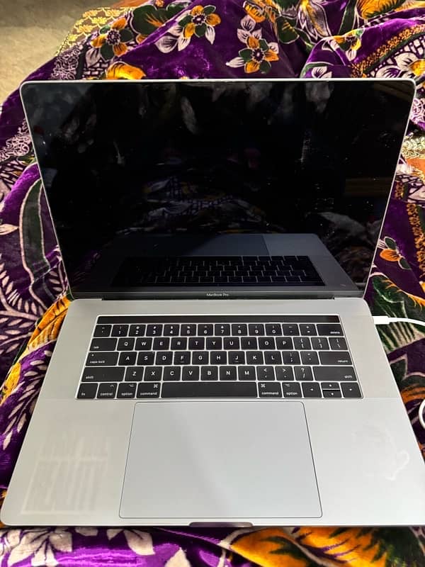 Macbook pro 2017 15” 4