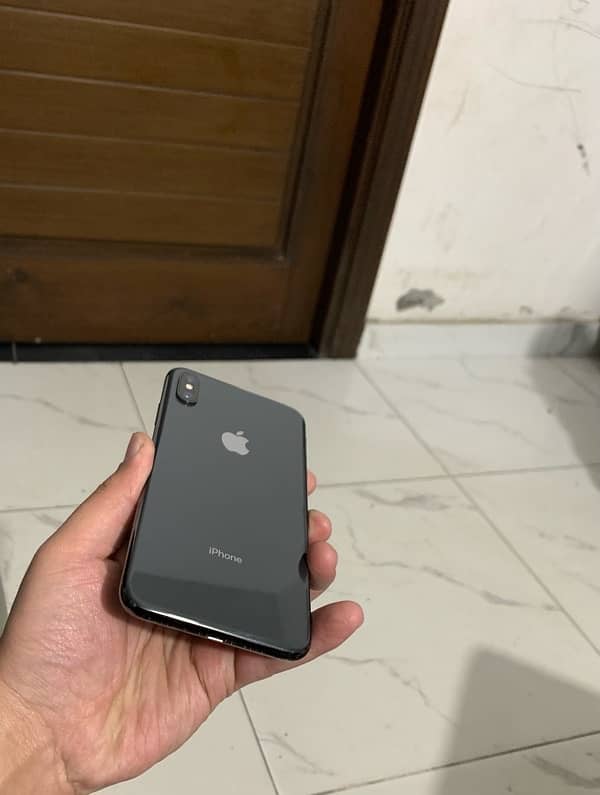 XS Max 64GB DUAL SIM PTA Approved. 2