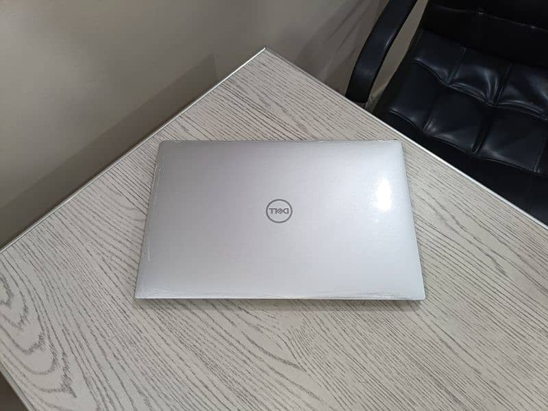 Dell xps 9370 core i7 8th gen quadcore 13.3 inch 4k borderless touch 0