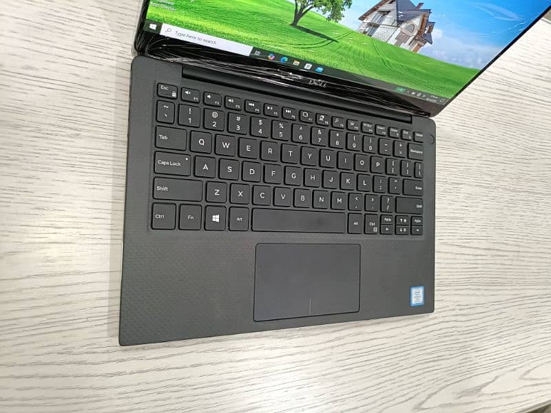 Dell xps 9370 core i7 8th gen quadcore 13.3 inch 4k borderless touch 4