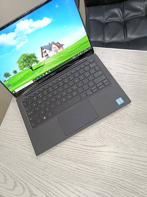 Dell xps 9370 core i7 8th gen quadcore 13.3 inch 4k borderless touch 5