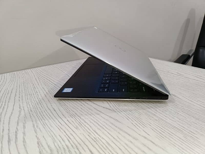 Dell xps 9370 core i7 8th gen quadcore 13.3 inch 4k borderless touch 7