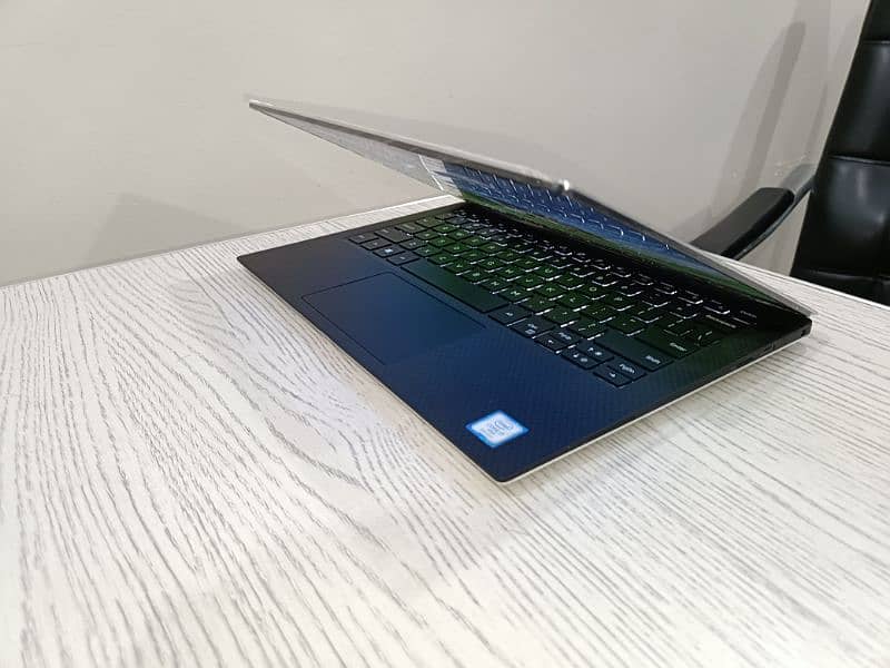 Dell xps 9370 core i7 8th gen quadcore 13.3 inch 4k borderless touch 9