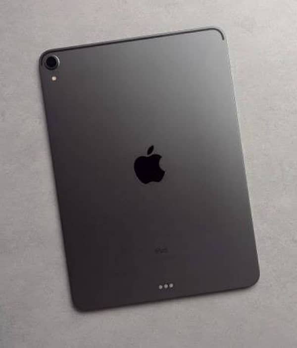 ipad pro 11’inch 2018 / 120 fps / 10/9 condition Best for Gaming 0