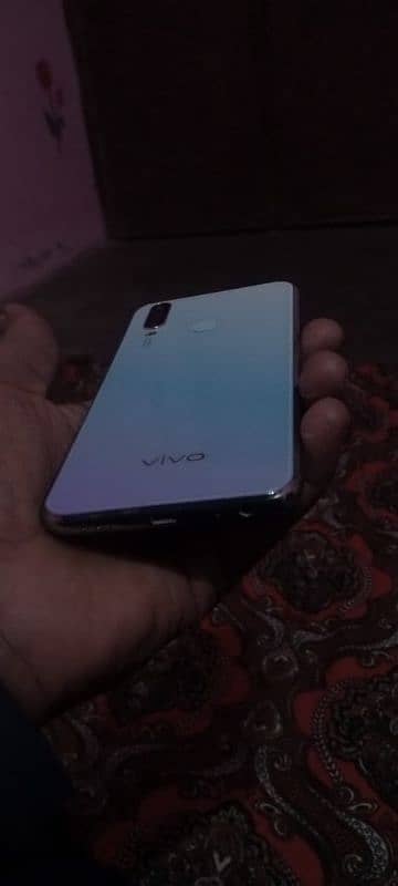 vivo Y17 with box and charger 0