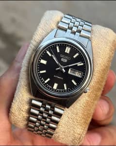 Seiko 5 Black sunburst Dial