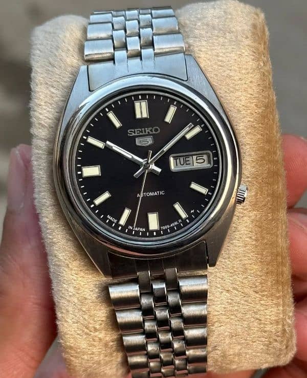 Seiko 5 Black sunburst Dial 2