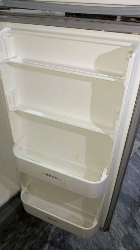 full size fridge no repair only 85k 3