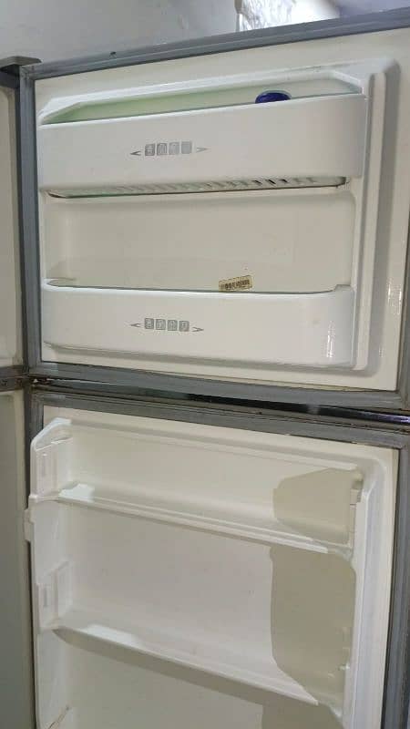 full size fridge no repair only 85k 4