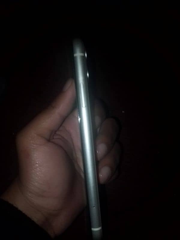 Iphone 11 10/10 condition 2