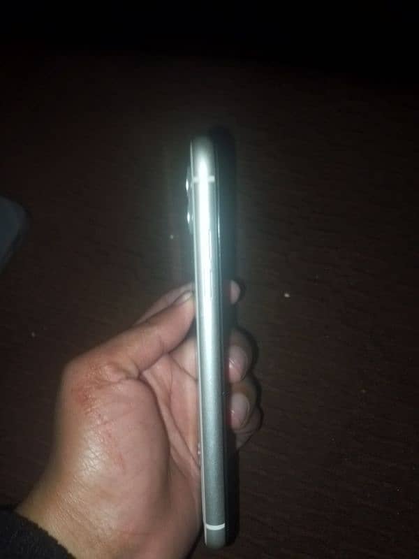 Iphone 11 10/10 condition 3