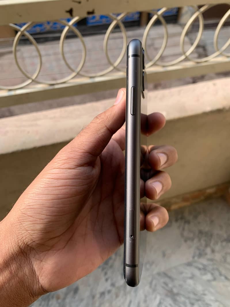 Apple iPhone 11 3