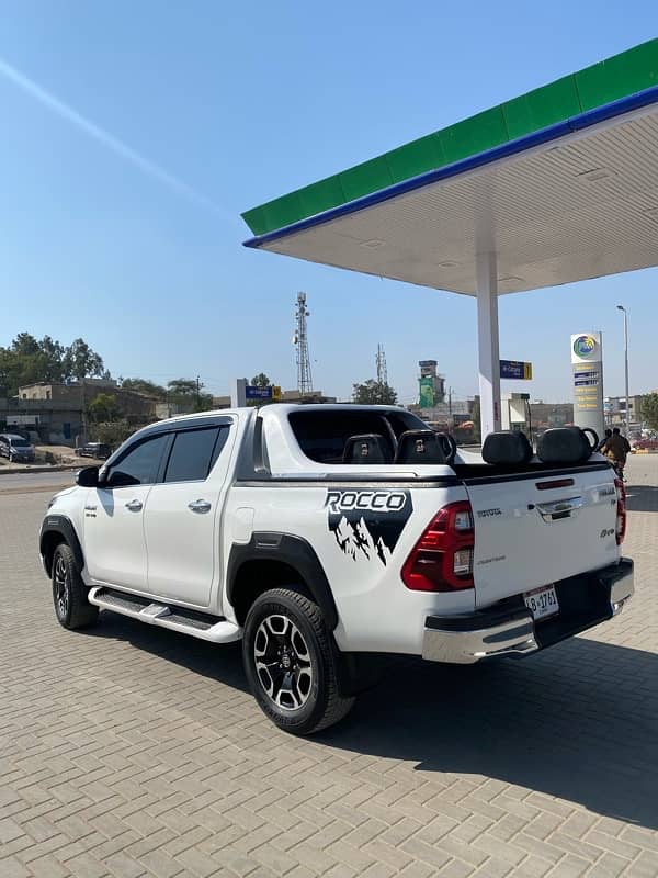 Toyota Hilux 2021 3