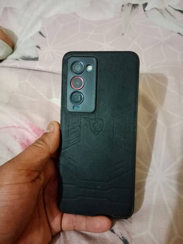 Tecno camon 18 premier 8+5 gb ram 256 memory 3