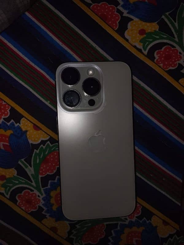 Iphone 15 pro white titanium 1