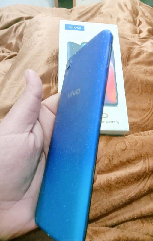 vivo 1823 with original box 3