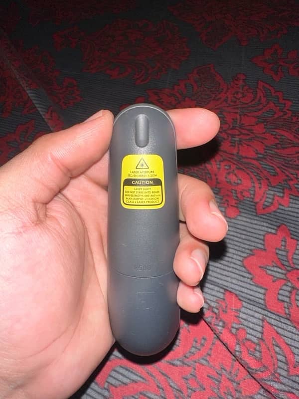 Logitech R500 Laser Presentation Remote 3