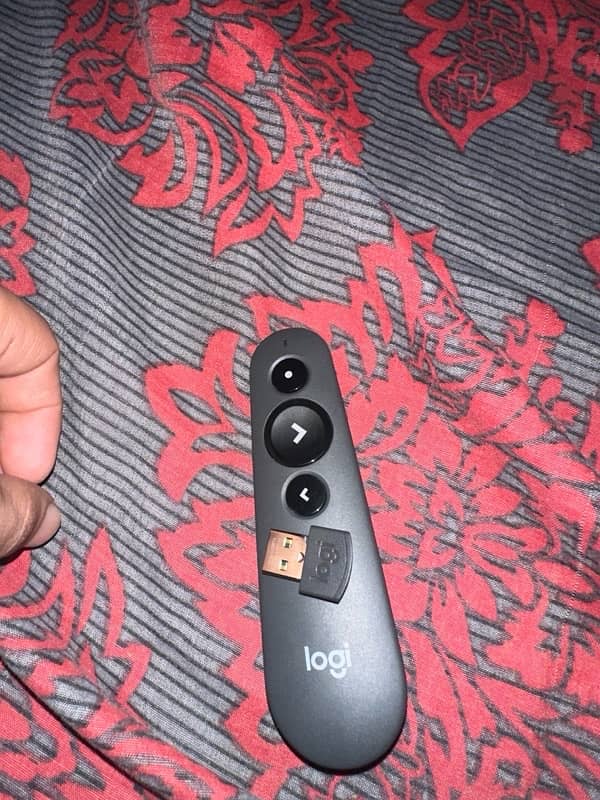 Logitech R500 Laser Presentation Remote 4