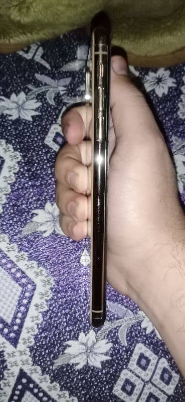 iPhone XS Max. . . . . . 64gb 3