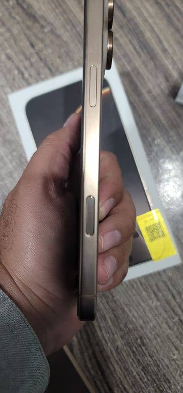 iPhone 16 Pro Max 256GB Desert Titanium cycle count under 20 4