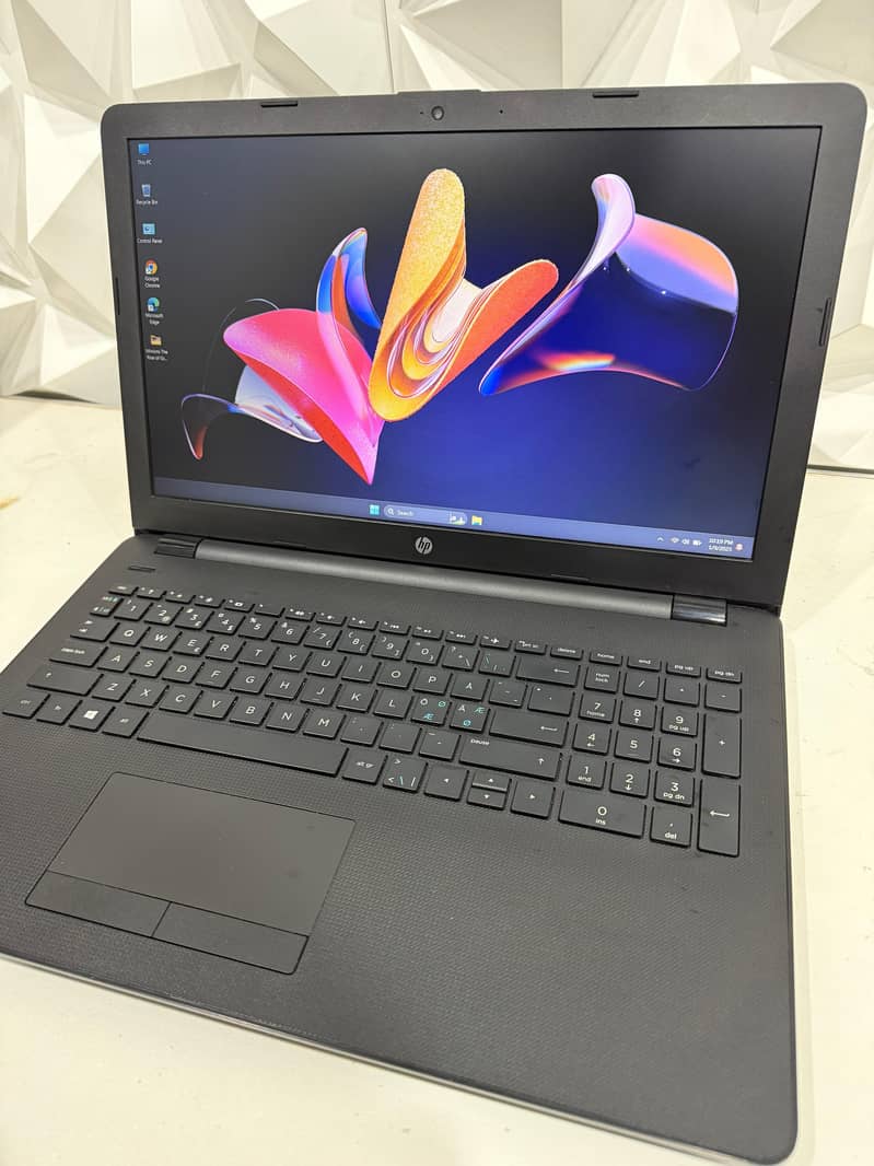 HP NoteBook 15 | Core i5 8th Gen | TechWorld 1