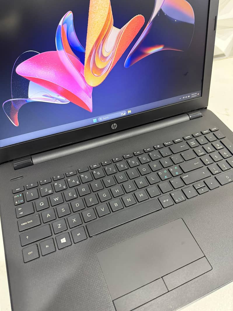 HP NoteBook 15 | Core i5 8th Gen | TechWorld 2