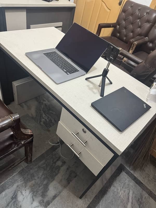 Office Table For sale 0