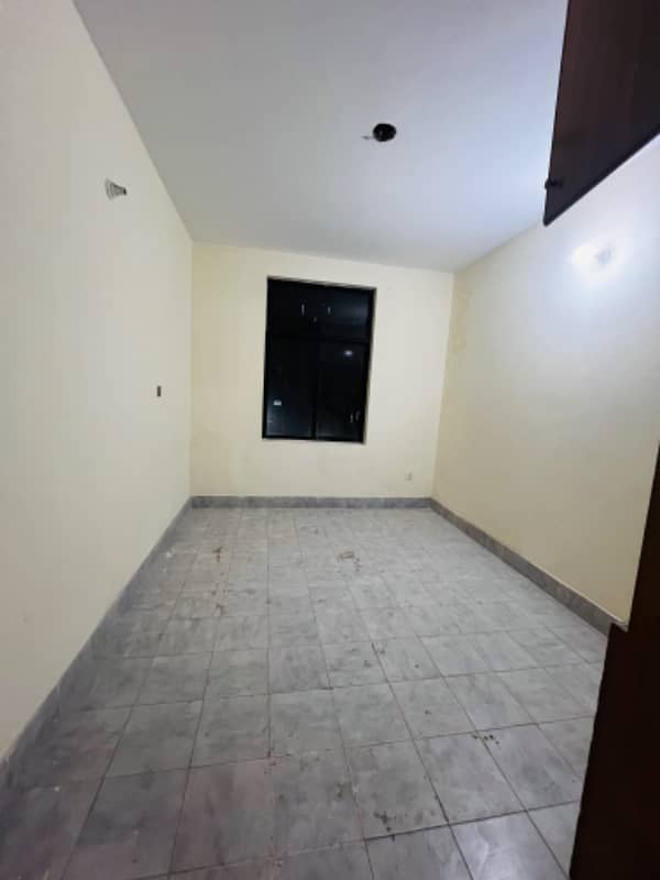 2.5marla Flat for rent 1