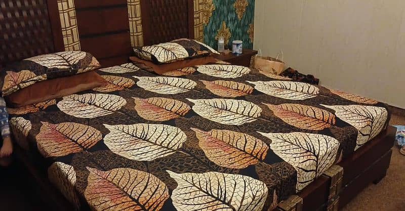 Bed Set with Dressing table and side tables 3