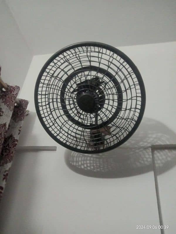 12 Volt DC Stand Fan 4