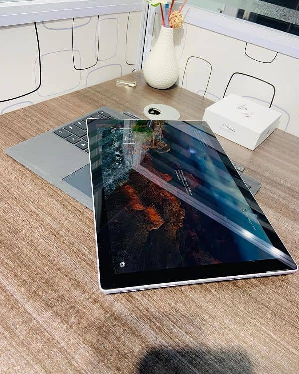 Surface Pro 6, Core i5-8th generation, 8-256gb 1