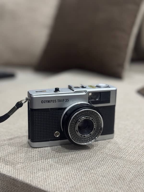 Olympus Trip 35 Vintage Camera (working) 0