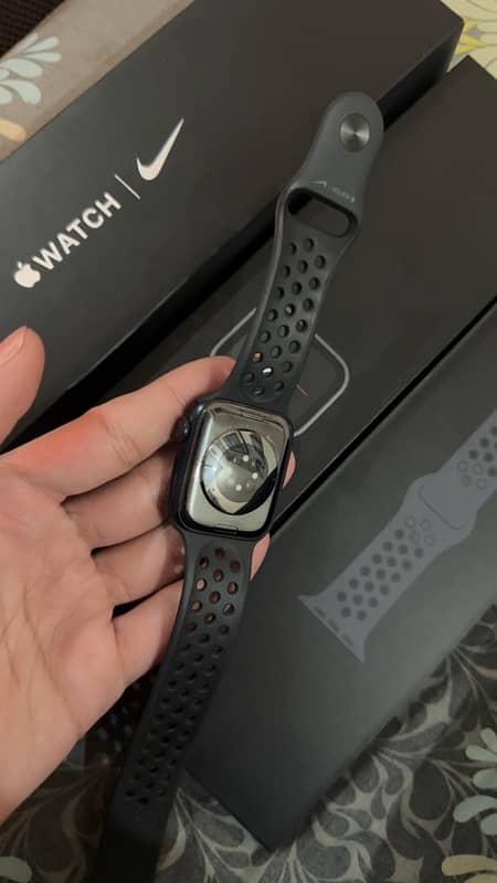 Apple Watch Series 7 Nike Edition GPS+Cellular 2