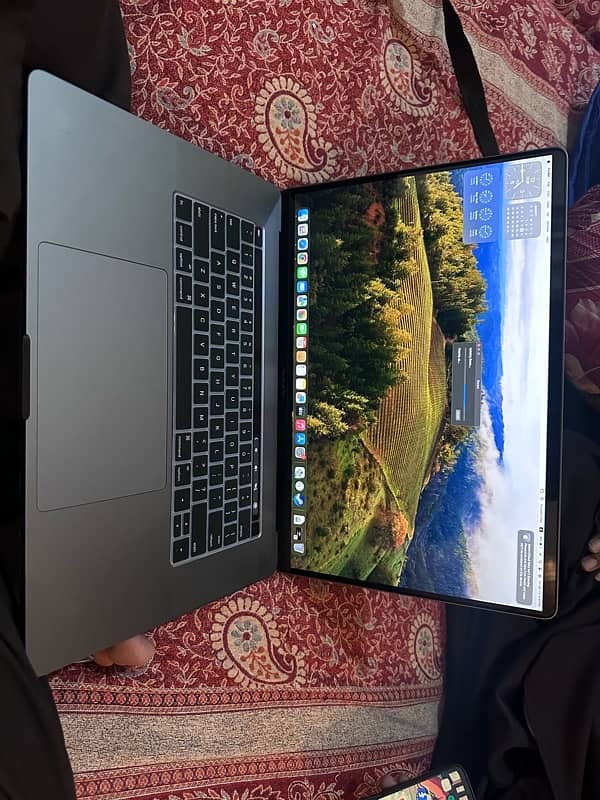 Apple Macbook Pro 2019 15.4inch 1