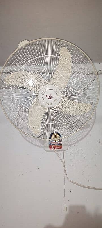 Bracket Fan just like new 0