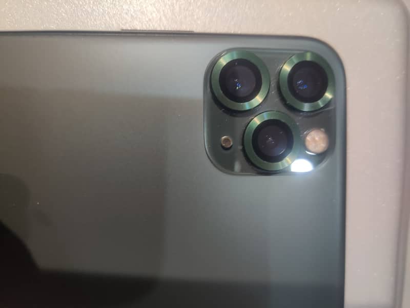 Apple iPhone 11 Pro Max Midnight Green 4