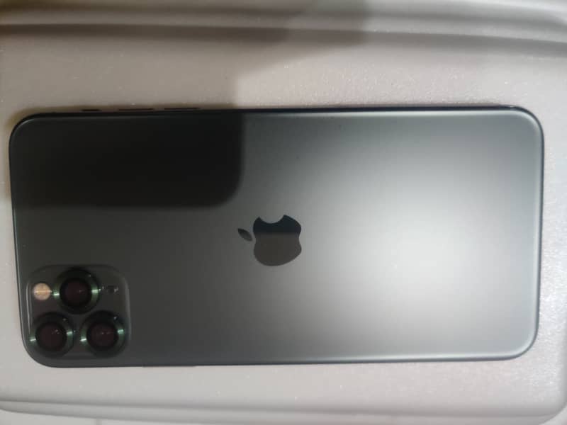 Apple iPhone 11 Pro Max Midnight Green 5