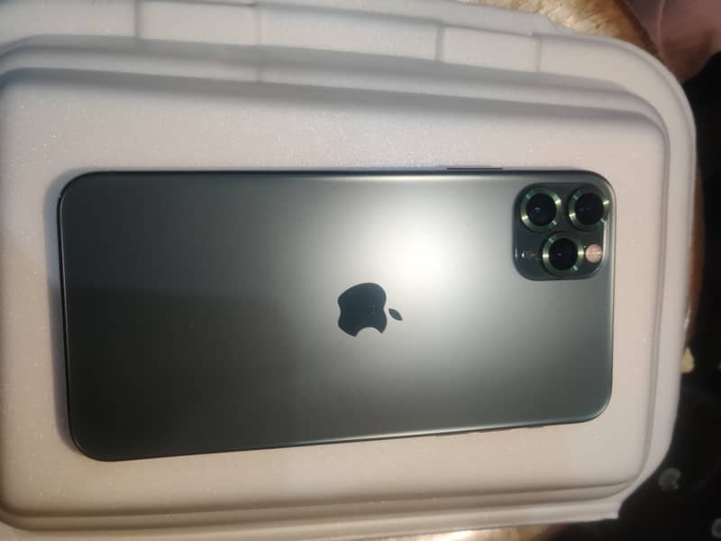 Apple iPhone 11 Pro Max Midnight Green 7