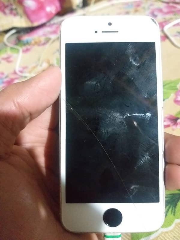 iphone 5se (whatsap 03279199286) 0