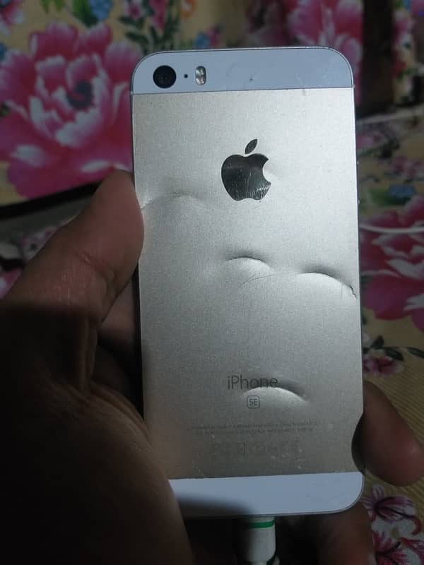 iphone 5se (whatsap 03279199286) 1