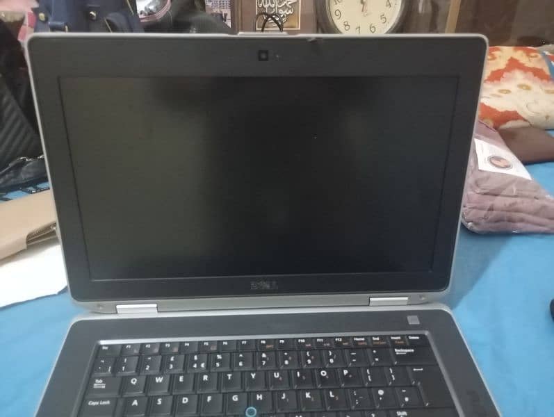 Dell Latitude (E6430) 8 gb  Ram 128 SSD 320 GB HHD hard 3