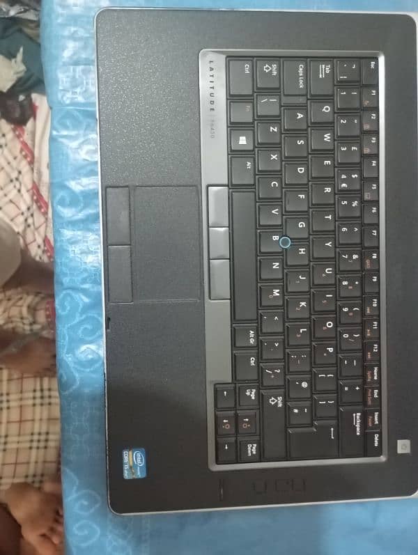 Dell Latitude (E6430) 8 gb  Ram 128 SSD 320 GB HHD hard 4