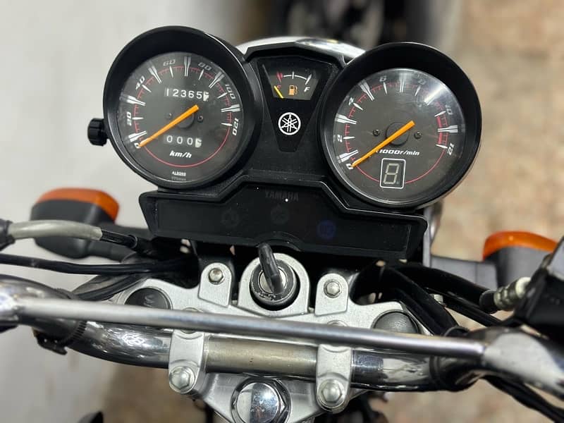 yamaha ybr125g 2021 model ( low millage ) 5