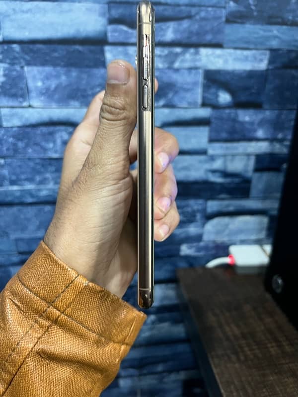 Iphone XS Max 256 Gb Urgent Sale - Single Sim PTA Approved 4